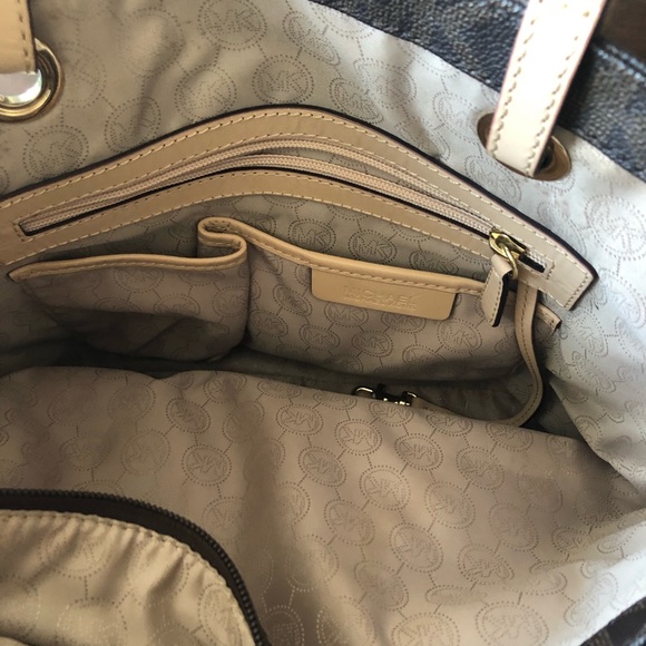 Michael Kors tote - Picture 2 of 4